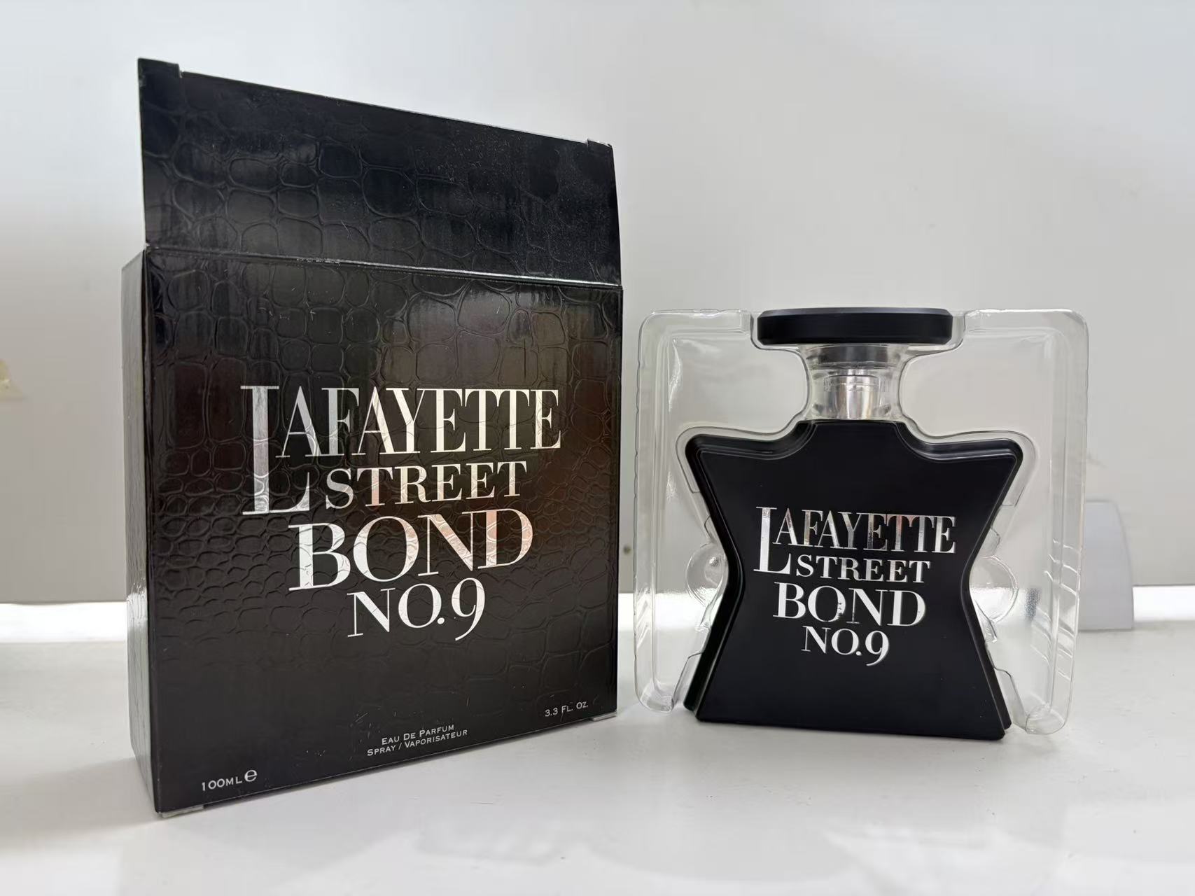 Event & Party Supply - ボンド No.9 ニューヨークスタイル オードパルファム（女性用・男性用）3.4液量オンス/100ml、洗練されたユニセックスの香りスプレー、普段使いや特別なイベントに最適なエレガントなフレグランス、フレグランス愛好家への心のこもった贈り物