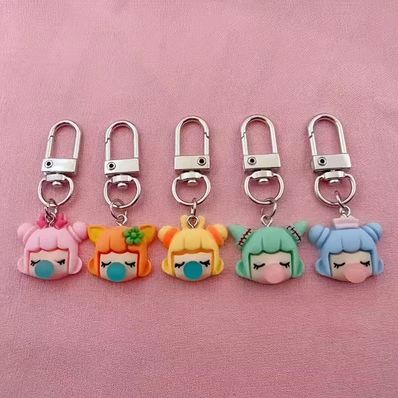 Party Favor Bag - 樹脂製の女の子キーホルダー5個セット、バッグや車のアクセサリーに最適、素晴らしいギフトの選択肢です。